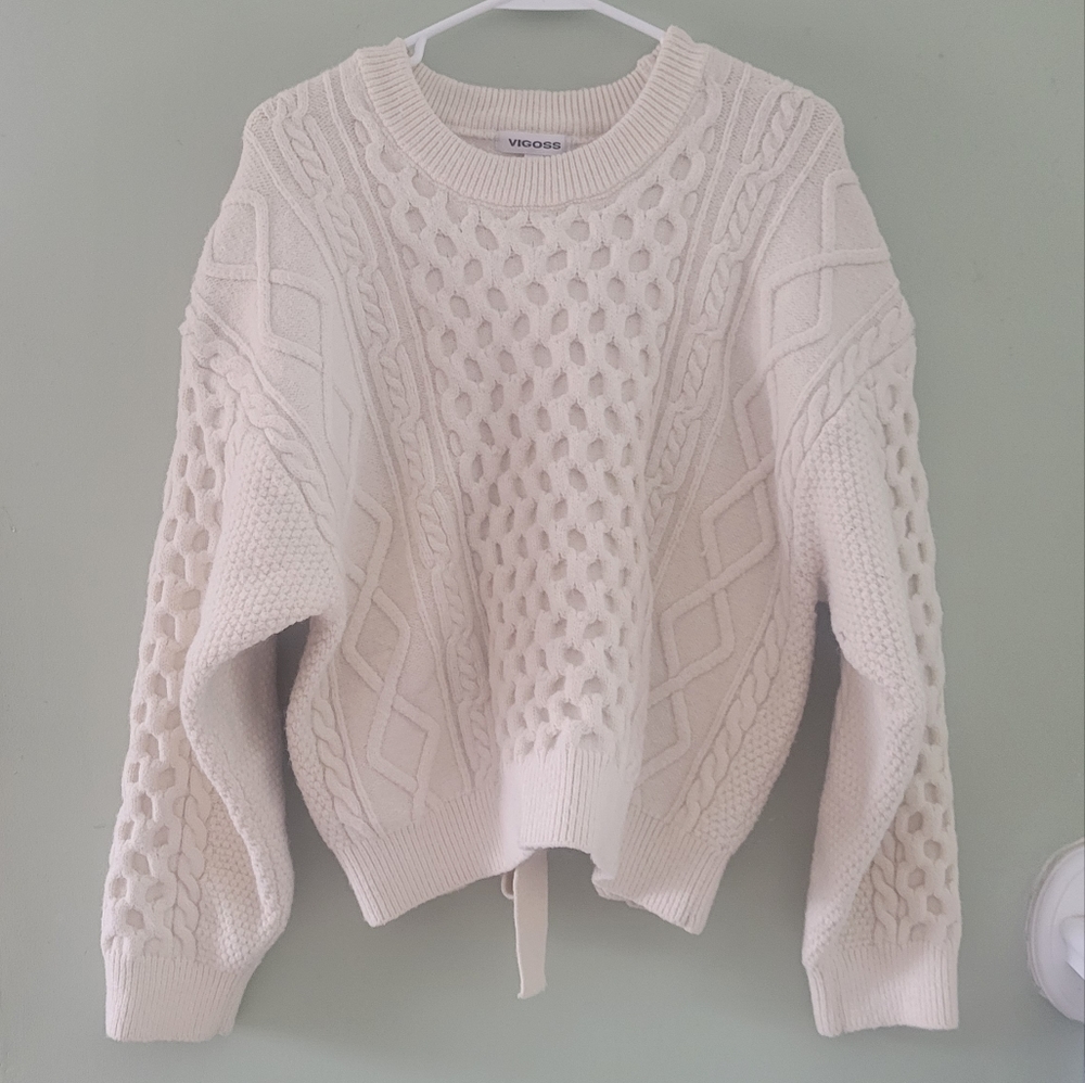 White Vigoss Open-back Sweater Size Large